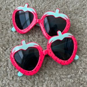 2 pack of strawberry little girl sunglasses